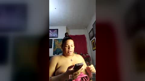 Snapshot of domtstopgal chatting on June 12, 2:10 am domtstopgal online show from June 12, 2:10 am