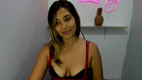 dona_tella online show from March 19, 6:34 pm