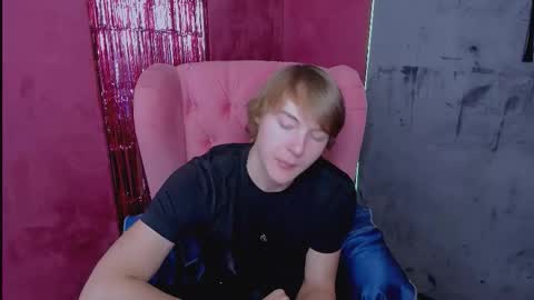 Snapshot of donald_brooks chatting on December 14, 9:52 pm Donald online show from December 14, 9:52 pm