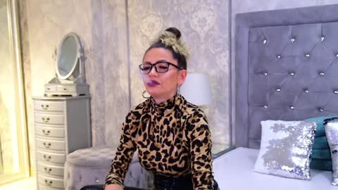 Donna online show from January 10, 10:15 pm