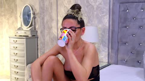 Donna online show from February 7, 11:34 pm