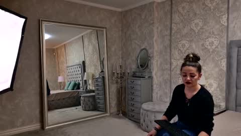 Donna online show from February 28, 7:04 pm