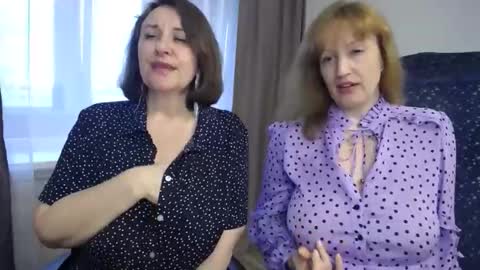 Snapshot of donnalimadonna chatting on May 4, 2:46 pm Tatiana 43 curvy sexy body and Joanna redhead 39 years online show from May 4, 2:46 pm