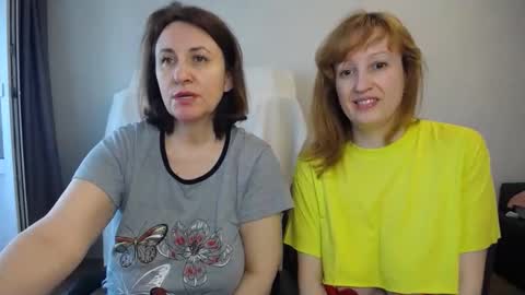 Snapshot of donnalimadonna chatting on May 19, 8:20 am Tatiana 43 curvy sexy body and Joanna redhead 39 years online show from May 19, 8:20 am