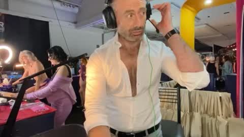 Snapshot of donnybasilisk chatting on February 7, 2:48 am Donny online show from February 7, 2:48 am