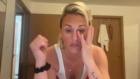 Snapshot of dontbefoolish chatting on November 10, 1:15 am dontbefoolish online show from November 10, 1:15 am