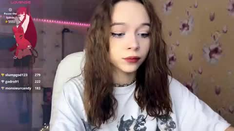 Snapshot of dontoke_ chatting on December 18, 3:33 pm Nicole online show from December 18, 3:33 pm