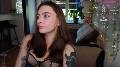 Snapshot of dorfmatratze_ chatting on October 31, 1:23 pm Alice online show from October 31, 1:23 pm