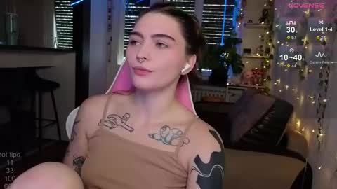 Snapshot of dorfmatratze_ chatting on November 8, 7:41 am Alice online show from November 8, 7:41 am