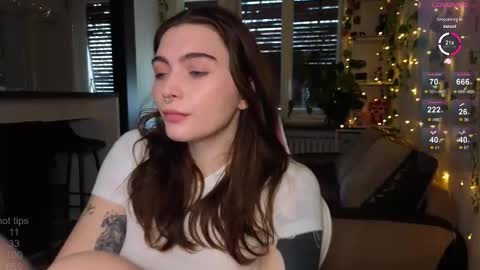 Snapshot of dorfmatratze_ chatting on November 27, 8:16 am Alice online show from November 27, 8:16 am