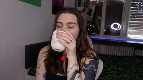 Snapshot of dorfmatratze_ chatting on December 18, 8:20 am Alice online show from December 18, 8:20 am