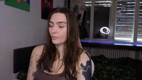 Snapshot of dorfmatratze_ chatting on December 19, 9:16 am Alice online show from December 19, 9:16 am