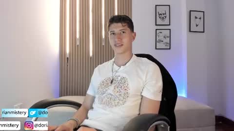 Snapshot of dorian_mystery chatting on June 11, 1:38 am dorian_mystery online show from June 11, 1:38 am