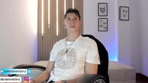 Snapshot of dorian_mystery chatting on June 11, 2:53 am dorian_mystery online show from June 11, 2:53 am