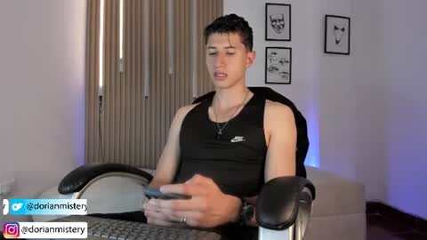 Snapshot of dorian_mystery chatting on June 14, 2:35 am dorian_mystery online show from June 14, 2:35 am