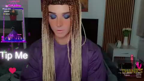 Snapshot of dorian_reed chatting on June 18, 10:25 pm Helen my second account online show from June 18, 10:25 pm