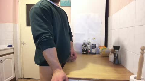 Snapshot of doriancretu95 chatting on December 4, 9:13 pm menu below online show from December 4, 9:13 pm