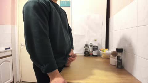 Snapshot of doriancretu95 chatting on December 8, 9:08 pm menu below online show from December 8, 9:08 pm