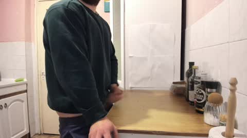 Snapshot of doriancretu95 chatting on January 3, 7:06 am menu below online show from January 3, 7:06 am