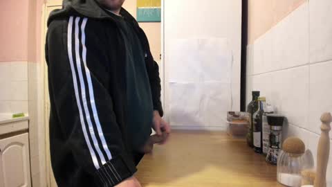 Snapshot of doriancretu95 chatting on January 24, 10:43 am menu below online show from January 24, 10:43 am