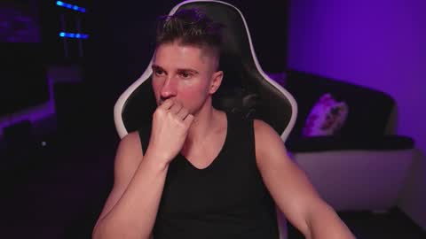 Dorian Reyes online show from October 29, 1:19 am