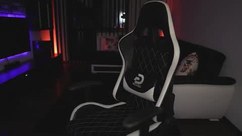 Dorian Reyes online show from November 24, 2:11 am