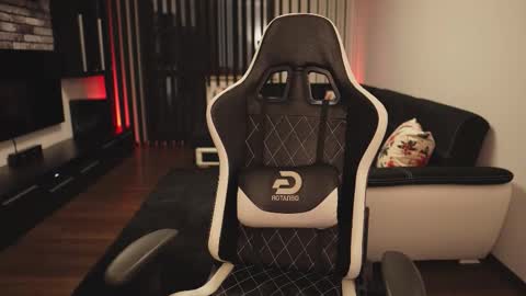 Dorian Reyes online show from February 8, 1:20 am