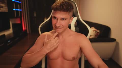 Snapshot of dorianreyes chatting on July 4, 11:11 pm Dorian Reyes online show from July 4, 11:11 pm