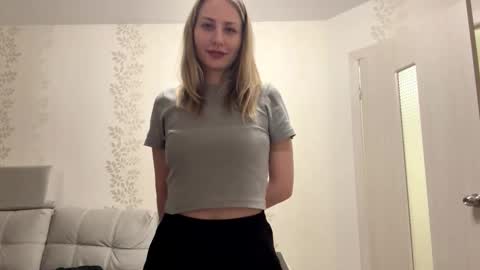 Snapshot of dorielathern chatting on November 30, 1:48 pm Dori online show from November 30, 1:48 pm