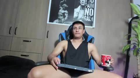 Snapshot of dorman_boy chatting on July 2, 2:44 am dorman_boy online show from July 2, 2:44 am