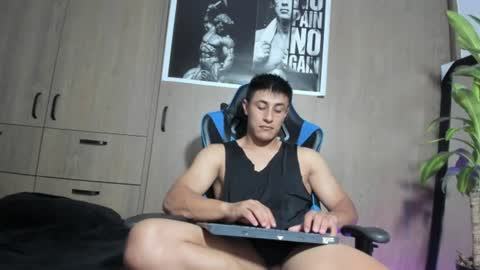 Snapshot of dorman_boy chatting on July 2, 3:23 am dorman_boy online show from July 2, 3:23 am