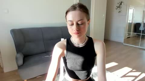 dormineaa online show from April 29, 6:06 am