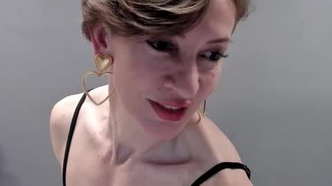 Snapshot of dorothy_meyer chatting on May 4, 10:33 am Dorothy Next stream on Monday at 3am-9am online show from May 4, 10:33 am