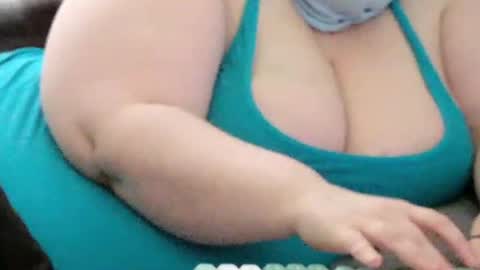 Snapshot of doublecherrybombxo chatting on July 1, 3:56 pm Cherri online show from July 1, 3:56 pm