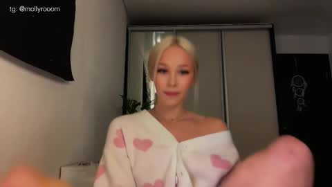 Snapshot of doublesees chatting on May 31, 1:18 pm MOLLYYYY dont forget to give me a thumb up online show from May 31, 1:18 pm