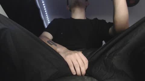 Snapshot of douglas_drake chatting on October 30, 11:27 pm douglas_drake online show from October 30, 11:27 pm