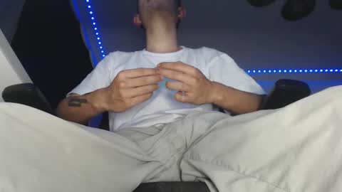 Snapshot of douglas_drake chatting on November 21, 1:37 am douglas_drake online show from November 21, 1:37 am