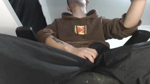 Snapshot of douglas_drake chatting on November 28, 2:03 am douglas_drake online show from November 28, 2:03 am