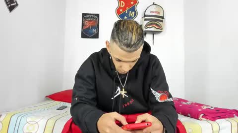 Snapshot of douglas_gallegos chatting on December 2, 1:14 am douglas_gallegos online show from December 2, 1:14 am