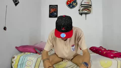 Snapshot of douglas_gallegos chatting on December 10, 8:27 pm douglas_gallegos online show from December 10, 8:27 pm