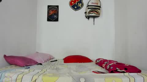 Snapshot of douglas_gallegos chatting on December 11, 7:03 pm douglas_gallegos online show from December 11, 7:03 pm