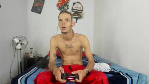 Snapshot of douglas_gallegos chatting on January 11, 9:57 pm douglas_gallegos online show from January 11, 9:57 pm