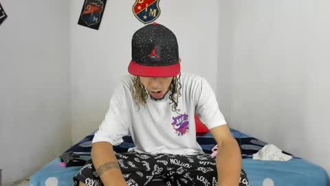 Snapshot of douglas_gallegos chatting on February 1, 2:47 am douglas_gallegos online show from February 1, 2:47 am