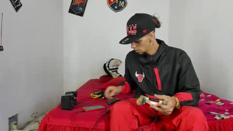 Snapshot of douglas_gallegos chatting on February 27, 11:26 pm douglas_gallegos online show from February 27, 11:26 pm