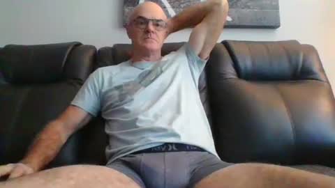 Snapshot of doum1122 chatting on December 5, 1:06 pm doum1122 online show from December 5, 1:06 pm