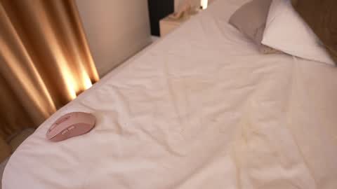 Snapshot of dovia chatting on January 29, 2:32 pm . . online show from January 29, 2:32 pm