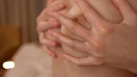 Snapshot of dovia chatting on March 1, 9:29 am . . online show from March 1, 9:29 am