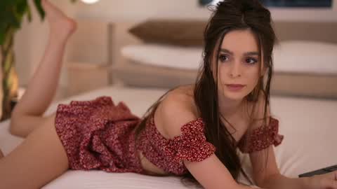 Snapshot of dovia chatting on November 15, 7:38 am . . online show from November 15, 7:38 am