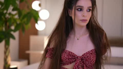 Snapshot of dovia chatting on December 22, 8:11 am . . online show from December 22, 8:11 am