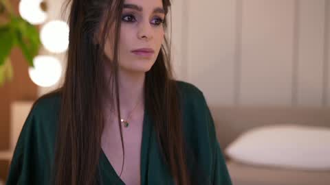 Snapshot of dovia chatting on January 16, 8:29 am . . online show from January 16, 8:29 am